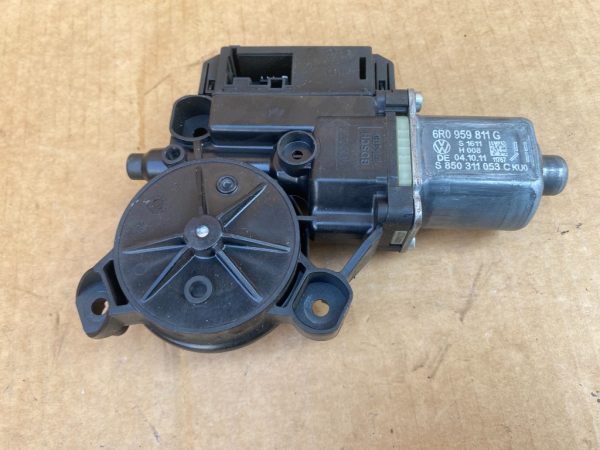 Motoras geam stanga spate VW Polo 6R 6R0959811G 6R0 959 811 G - Dezmembrari Auto
