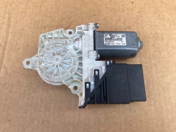 Motoras geam stanga spate VW Tiguan 5n 5N0959703 5N0 959 703 1K0959794E 1K0 959 794 E - Dezmembrari Auto