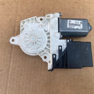 Motoras geam stanga spate VW Tiguan 5N 5N0959703D 5N0 959 703 D 5K0959794 5K0 959 794 - Dezmembrari Auto