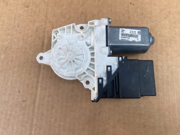 Motoras geam stanga spate VW Tiguan 5N 5N0959703D 5N0 959 703 D 5K0959794 5K0 959 794 - Dezmembrari Auto