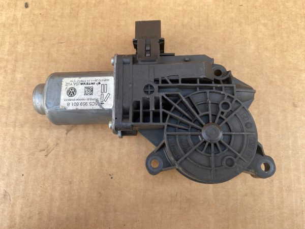 Motoras geam stanga VW Beetle 5C5959801B 5C5 959 801 B - Dezmembrari Auto