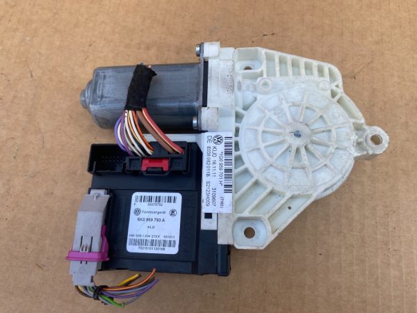Motoras geam stanga VW Scirocco 2011 5K0959793A 5K0 959 793 A 1Q0959701H 1Q0 959 701 H - Dezmembrari Auto