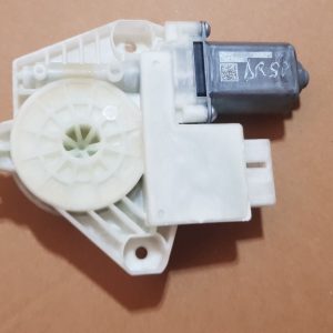 Motoras geam usa dreapta spate VW Golf 7 5Q4959812F 5Q4 959 812 F - Dezmembrari Auto