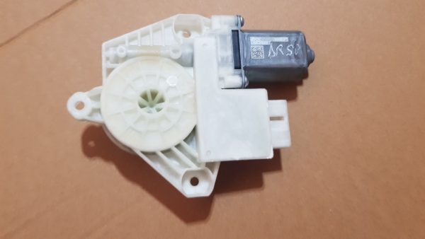 Motoras geam usa dreapta spate VW Golf 7 5Q4959812F 5Q4 959 812 F - Dezmembrari Auto
