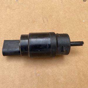 Motoras lichid parbriz VW Jetta 2017 1K5955651 1K5 955 651 la 0 km - Dezmembrari Auto