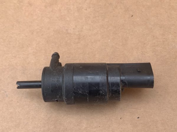 Motoras lichid parbriz VW Jetta 2017 1K5955651 1K5 955 651 - Dezmembrari Auto