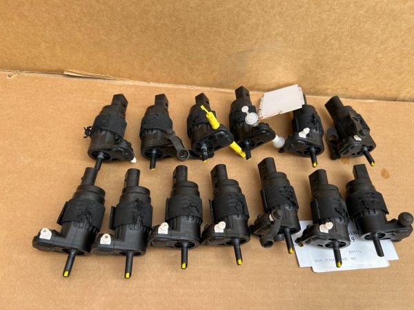 Motoras lichid parbriz VW Touareg CR din 2018 8K9955647 8K9 955 647 - Dezmembrari Auto