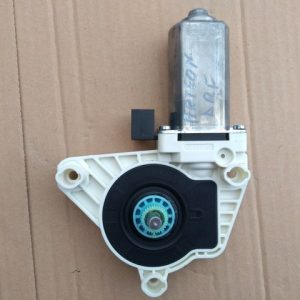 Motoras macara dreapta fata VW Arteon 5Q4959802B 5Q4 959 802 B - Dezmembrari Auto