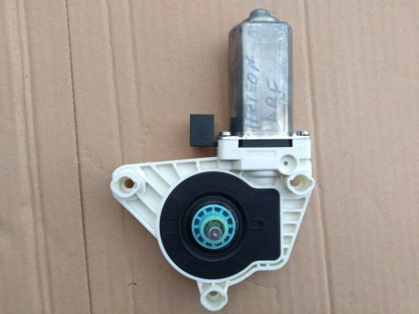 Motoras macara dreapta fata VW Arteon 5Q4959802B 5Q4 959 802 B - Dezmembrari Auto