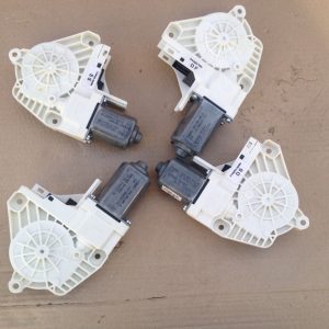 Motoras macara dreapta spate Audi A4 B8 2013 8K0959812A - Dezmembrari Auto