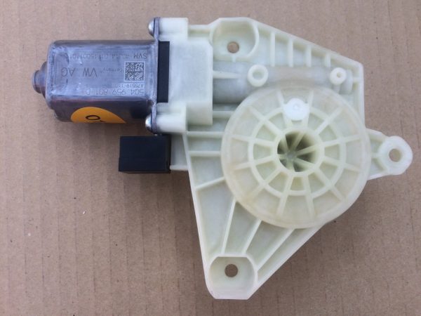 5Q4959801D 5Q4 959 801 D Motoras macara geam VW Passat B8 - Dezmembrari Auto