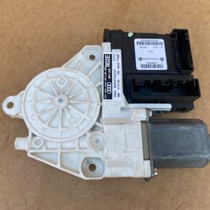 Motoras macara geam dreapta fata Audi A3 8P 8P0959802E 8P0 959 802 E - Dezmembrari Auto