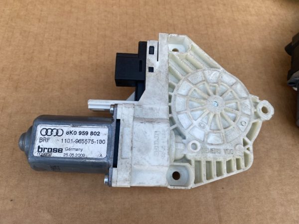 Motoras macara geam dreapta fata Audi A4 B8 8K0959802 8K0 959 802 - Dezmembrari Auto
