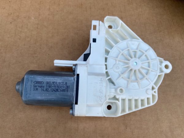 Motoras macara geam dreapta fata Audi A4 B8 8K0959802K 8K0 959 802 K - Dezmembrari Auto