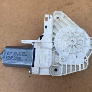 Motoras macara geam dreapta fata Audi A4 B8 8K0959902C 8K0 959 902 C - Dezmembrari Auto