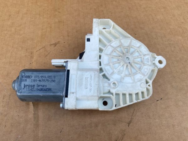 Motoras macara geam dreapta fata Audi A5 2011 8T0959802B 8T0 959 802 B - Dezmembrari Auto