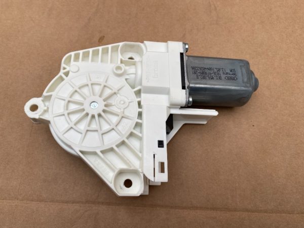 Motoras macara geam dreapta fata Audi A6 C7 2016 8K0959802B 8K0 959 802 B la 0 km - Dezmembrari Auto