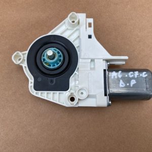 Motoras macara geam dreapta fata Audi A6 C7 2016 8K0959802B 8K0 959 802 B la 0 km - Dezmembrari Auto