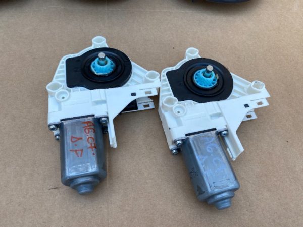 Motoras macara geam dreapta fata Audi A6 C7 2016 8K0959802B 8K0 959 802 B la 0 km - Dezmembrari Auto