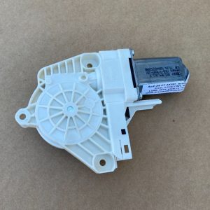 Motoras macara geam dreapta fata Audi A6 C7 2016 8K0959802B 8K0 959 802 B la 0 km - Dezmembrari Auto