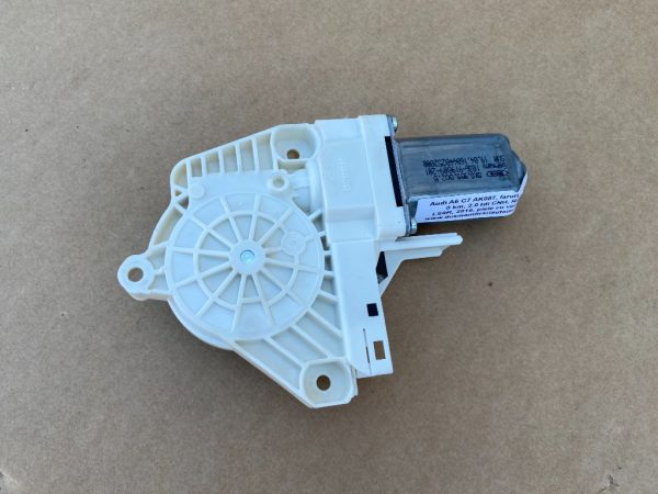 Motoras macara geam dreapta fata Audi A6 C7 2016 8K0959802B 8K0 959 802 B la 0 km - Dezmembrari Auto