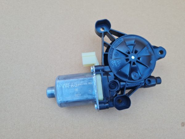 Motoras macara geam dreapta fata Audi Q8 2019 8W0959802 8W0 959 802 - Dezmembrari Auto