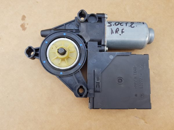 Motoras macara geam dreapta fata Skoda Octavia 2 1K0959792J 1K0 959 792 J - Dezmembrari Auto