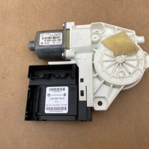 Motoras macara geam dreapta fata VW Golf 5 plus 1K0959792K 1K0 959 792 K 5M1837402G 5M1 837 402 G - Dezmembrari Auto