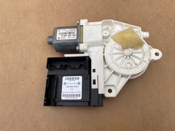Motoras macara geam dreapta fata VW Golf 5 plus 1K0959792K 1K0 959 792 K 5M1837402G 5M1 837 402 G - Dezmembrari Auto