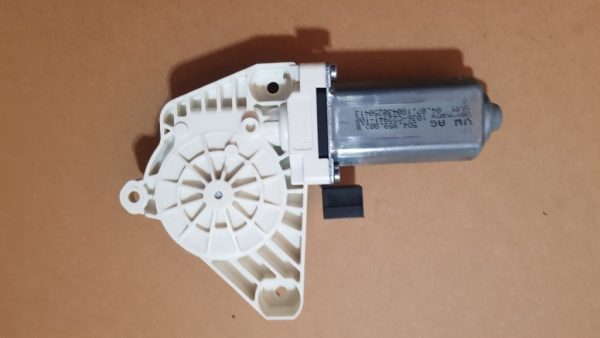 Motoras macara geam dreapta fata VW Golf 7 5Q4959802B 5Q4 959 802 B - Dezmembrari Auto