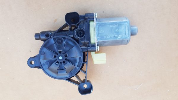 Motoras macara geam dreapta fata VW Golf 7 5Q0959802B 5Q0 959 802 B - Dezmembrari Auto