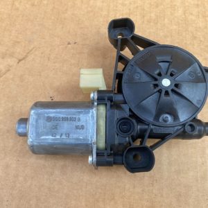 Motoras macara geam dreapta fata VW Golf 7 5Q0959802B 5Q0 959 802 B - Dezmembrari Auto
