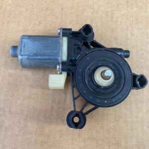 Motoras macara geam dreapta fata VW Golf 7 5Q0959802B 5Q0 959 802 B - Dezmembrari Auto
