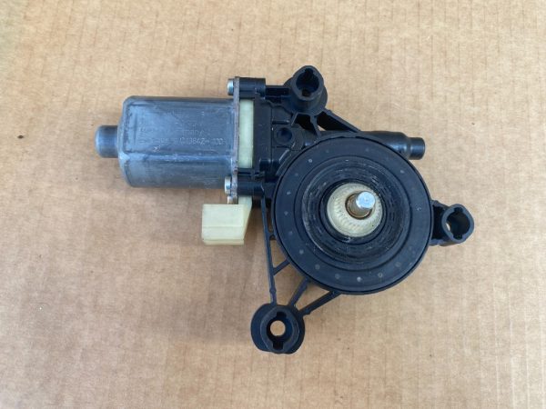 Motoras macara geam dreapta fata VW Golf 7 5Q0959802B 5Q0 959 802 B - Dezmembrari Auto