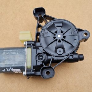 Motoras macara geam dreapta fata VW Golf 7 5Q0959802B 5Q0 959 802 B - Dezmembrari Auto