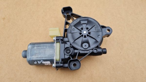 Motoras macara geam dreapta fata VW Golf 7 5Q0959802B 5Q0 959 802 B - Dezmembrari Auto