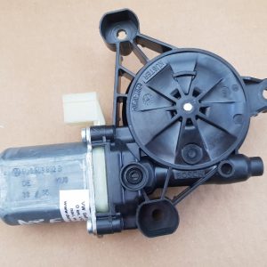 Motoras macara geam dreapta fata VW Golf 7 5Q0959802B 5Q0 959 802 B - Dezmembrari Auto