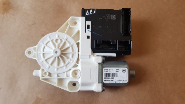 Motoras macara geam dreapta fata VW Jetta 2016 3C0959792J 3C0 959 792 J - Dezmembrari Auto