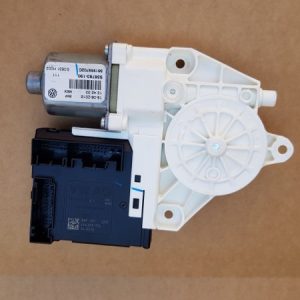 Motoras macara geam dreapta fata VW Jetta 2016 3C0959792J 3C0 959 792 J - Dezmembrari Auto
