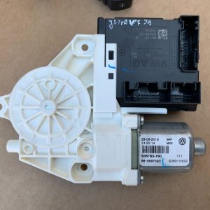 Motoras macara geam dreapta fata VW Jetta 2017 3C0959792J 3C0 959 792 J - Dezmembrari Auto