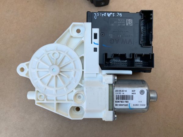 Motoras macara geam dreapta fata VW Jetta 2017 3C0959792J 3C0 959 792 J - Dezmembrari Auto