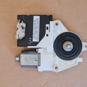 Motoras macara geam dreapta fata VW Jetta 2017 3C0959793J 3C0 959 793 J - Dezmembrari Auto