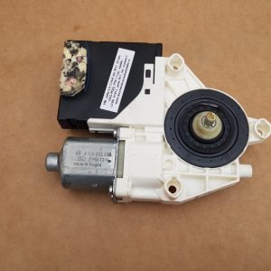Motoras macara geam dreapta fata VW Jetta 2017 3C0959792J 3C0 959 792 J - Dezmembrari Auto