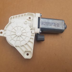 Motoras macara geam dreapta fata VW Passat B8 5Q4959802B 5Q4 959 802 B - Dezmembrari Auto