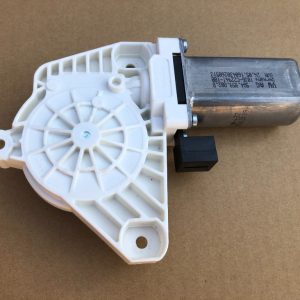Motoras macara geam dreapta fata VW Passat B8 5Q4959802B 5Q4 959 802 B - Dezmembrari Auto