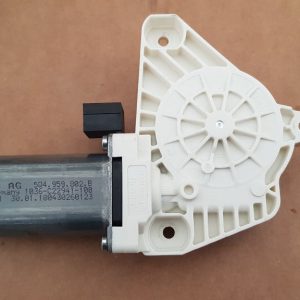Motoras macara geam dreapta fata VW Passat B8 5Q4959802B 5Q4 959 802 B - Dezmembrari Auto