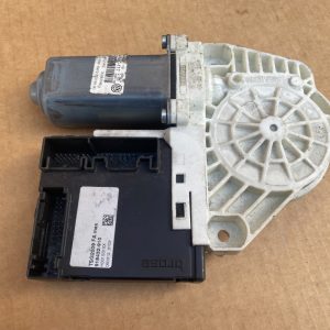 Motoras macara geam dreapta fata VW Passat CC 3C8837462J 3C8 837 462 J - Dezmembrari Auto