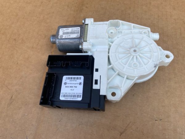 Motoras macara geam dreapta fata VW Tiguan 5N 5N0959702D 5N0 959 702 D 5K0959792 5k0 959 792 - Dezmembrari Auto