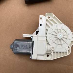 Motoras macara geam dreapta spate Audi A6 C7 2016 8K0959812A 8K0 959 812 A la 0 km - Dezmembrari Auto