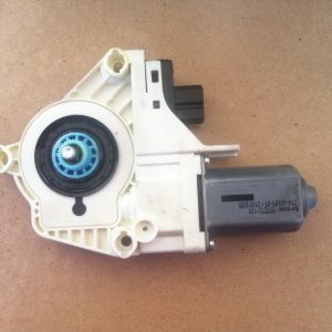 Motoras macara geam dreapta spate Audi Q7 4L0959802B - Dezmembrari Auto